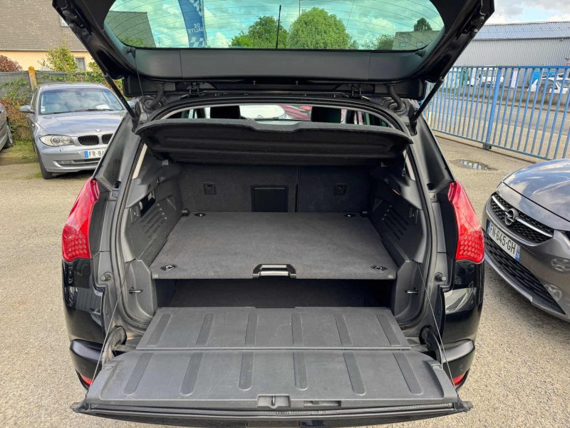 PEUGEOT 3008 1.6 HDi 112 Business Pac