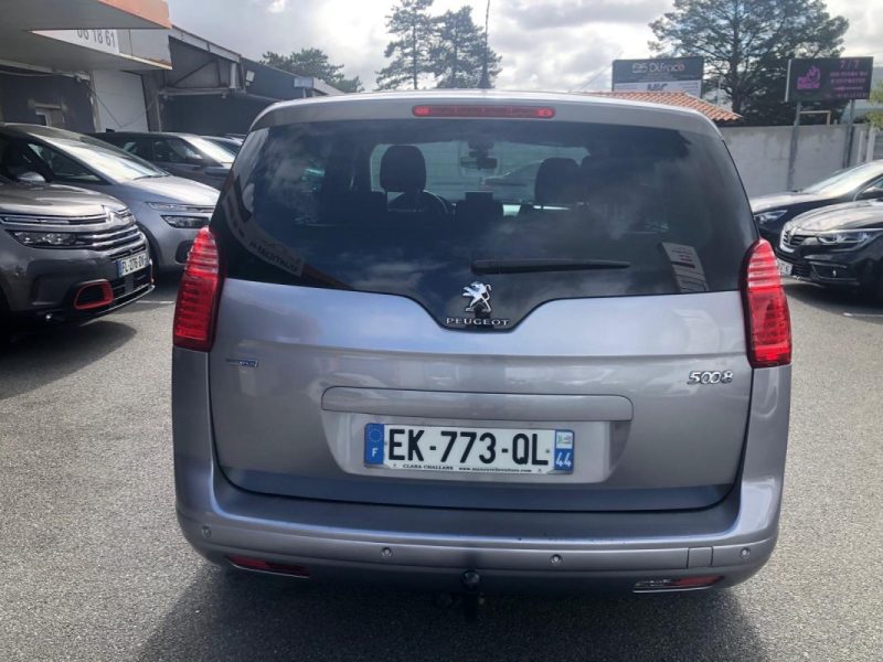 PEUGEOT 5008 2016