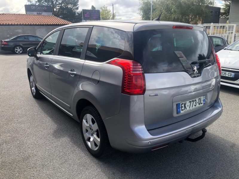PEUGEOT 5008 2016