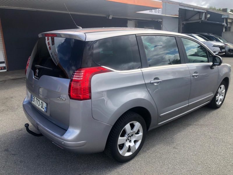 PEUGEOT 5008 2016