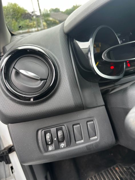 RENAULT CLIO TCE 90 Estate eCo2 Break SL LIMITED 