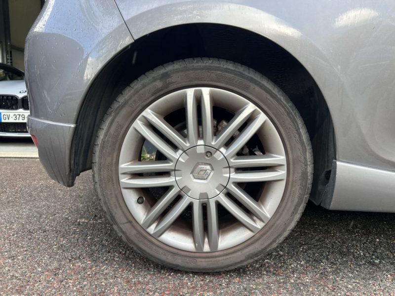 RENAULT CLIO GT 1.6 128cv - 2ème MAIN