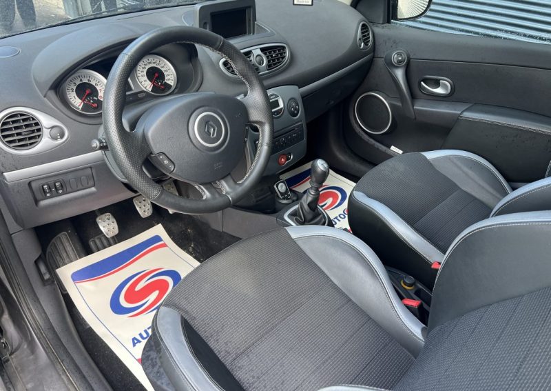 RENAULT CLIO GT 1.6 128cv - 2ème MAIN