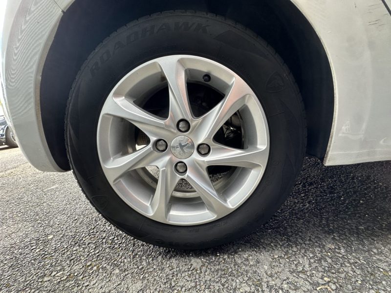 PEUGEOT 208 DISTRIBUTION OK / REVISION RECENTE 