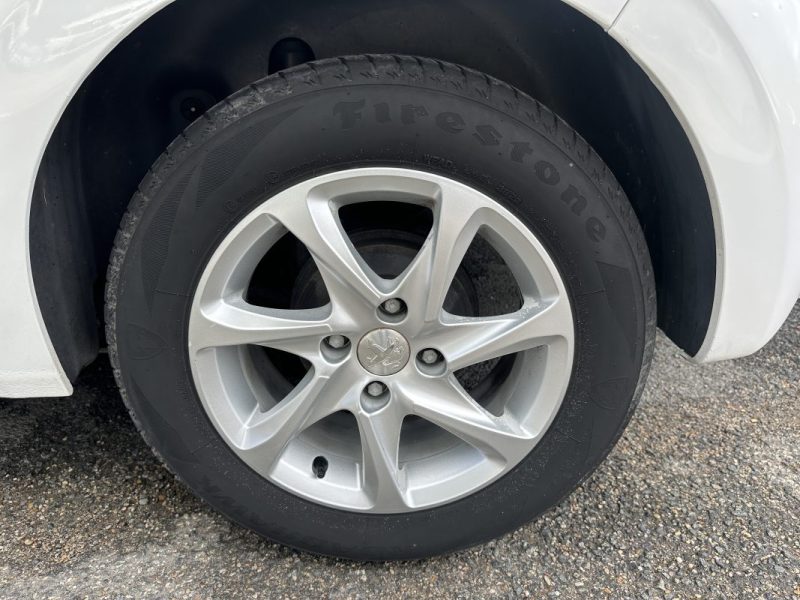 PEUGEOT 208 DISTRIBUTION OK / REVISION RECENTE 