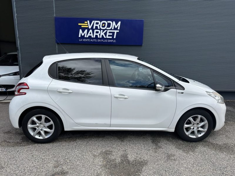 PEUGEOT 208 DISTRIBUTION OK / REVISION RECENTE 