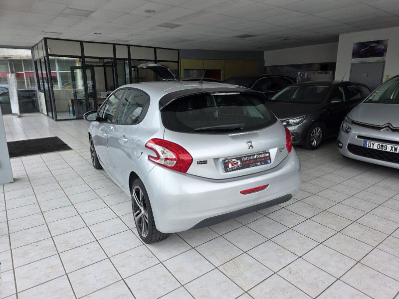 PEUGEOT 208 2014