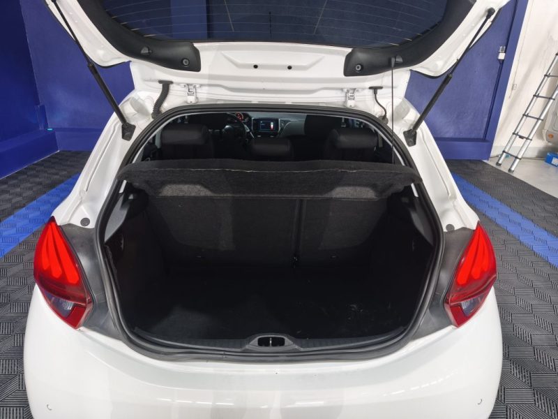 PEUGEOT PEUGEOT 208 1.2  FINITION SIGNATURE - REGULATEUR DE VITESSE - CLIMATISATION - BLUETOOTH  2019