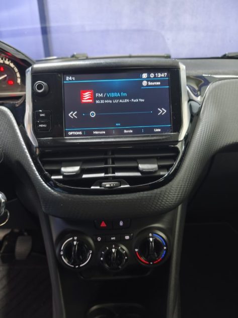 PEUGEOT PEUGEOT 208 1.2  FINITION SIGNATURE - REGULATEUR DE VITESSE - CLIMATISATION - BLUETOOTH  2019