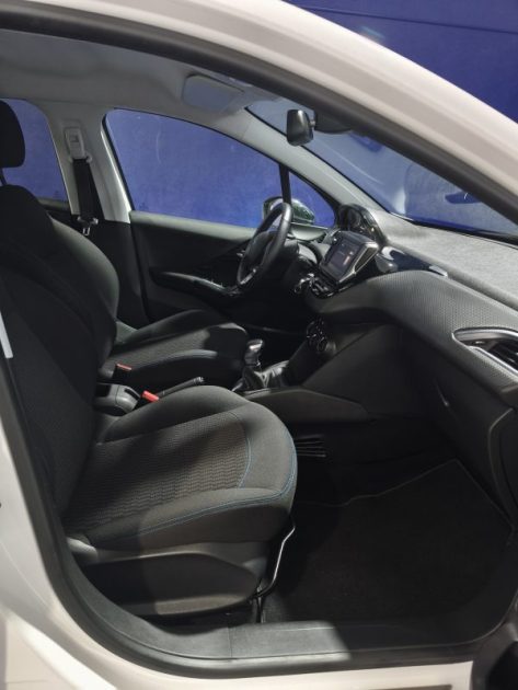 PEUGEOT PEUGEOT 208 1.2  FINITION SIGNATURE - REGULATEUR DE VITESSE - CLIMATISATION - BLUETOOTH  2019