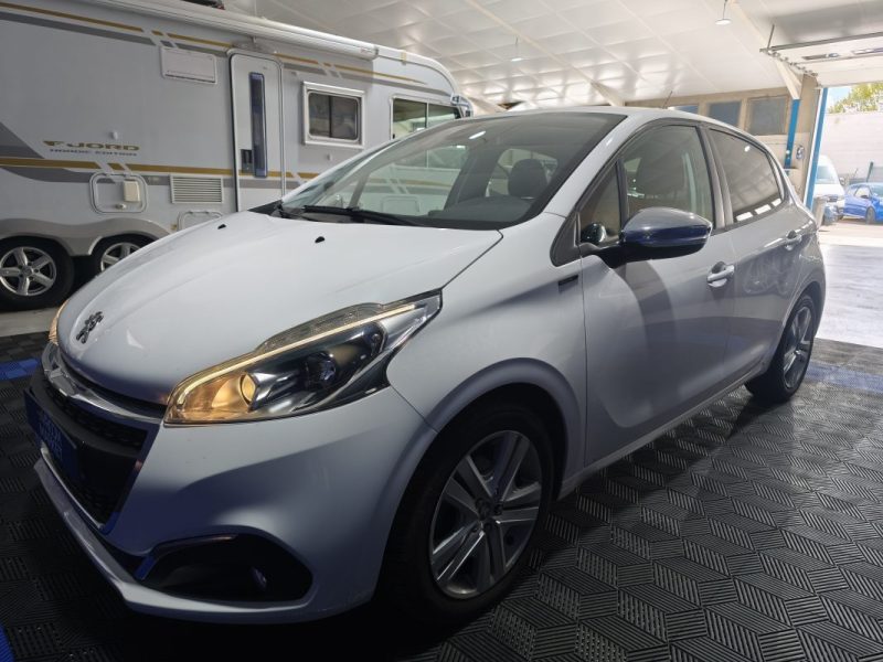 PEUGEOT PEUGEOT 208 1.2  FINITION SIGNATURE - REGULATEUR DE VITESSE - CLIMATISATION - BLUETOOTH  2019