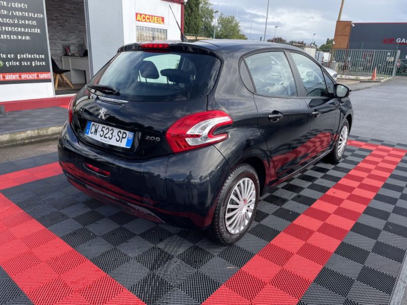 PEUGEOT 208 2013