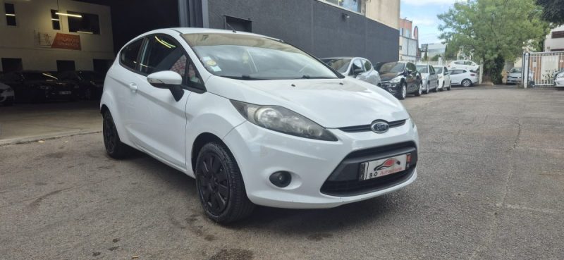 Ford Fiesta VI 1.4 TDCI 68ch, Blanc, 4 cv, 3 portes, *idéale jeune conducteur*, *CLIM*