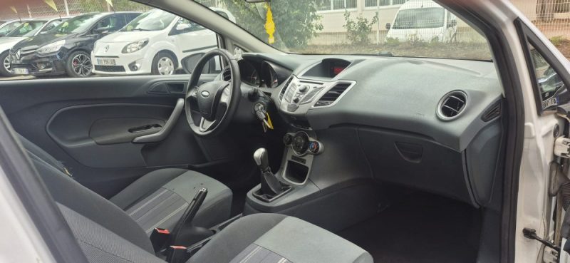 Ford Fiesta VI 1.4 TDCI 68ch, Blanc, 4 cv, 3 portes, *idéale jeune conducteur*, *CLIM*