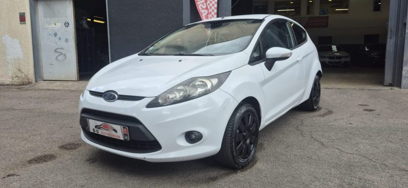 Ford Fiesta VI 1.4 TDCI 68ch, Blanc, 4 cv, 3 portes, *idéale jeune conducteur*, *CLIM*