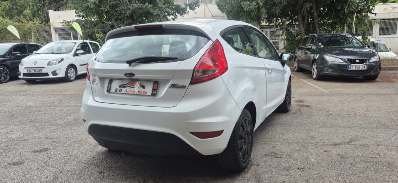 Ford Fiesta VI 1.4 TDCI 68ch, Blanc, 4 cv, 3 portes, *idéale jeune conducteur*, *CLIM*