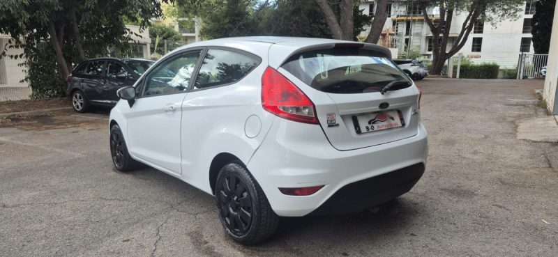 Ford Fiesta VI 1.4 TDCI 68ch, Blanc, 4 cv, 3 portes, *idéale jeune conducteur*, *CLIM*