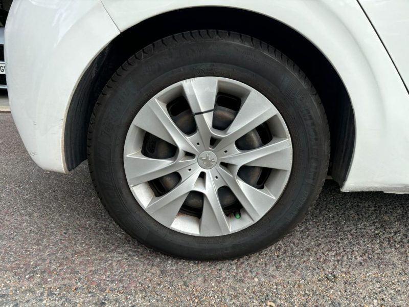 PEUGEOT 208 1.5 BLUEHDI 75cv BVM5