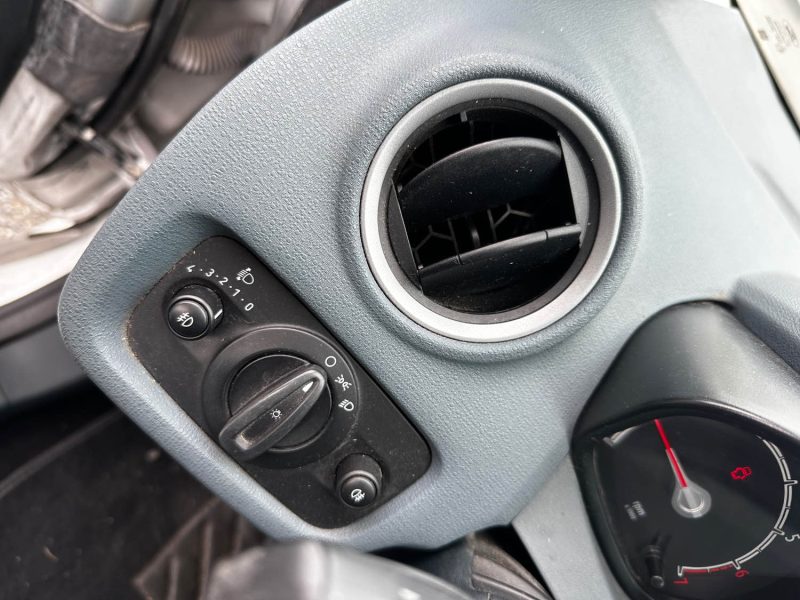 FORD FIESTA 1.2 i 60 essence CLIM 