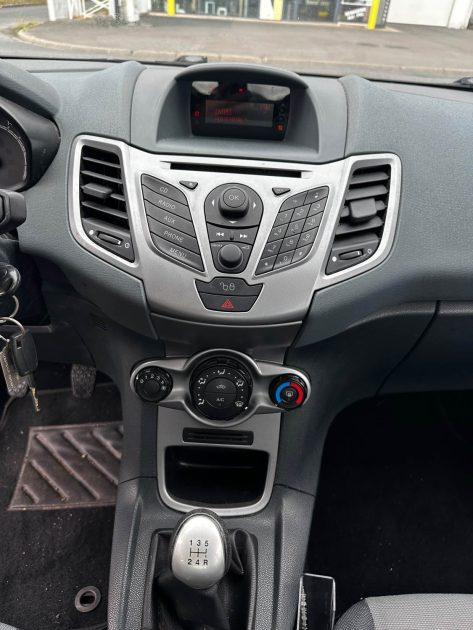 FORD FIESTA 1.2 i 60 essence CLIM 