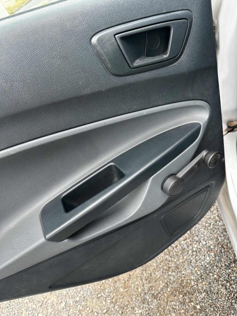 FORD FIESTA 1.2 i 60 essence CLIM 