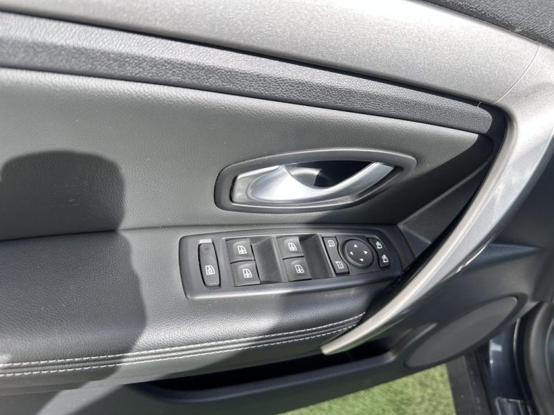 RENAULT LAGUNA 1.5 dCi 110ch FAP BLACK EDITION CHAMPION