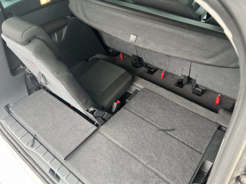 PEUGEOT 5008 - 1 2011