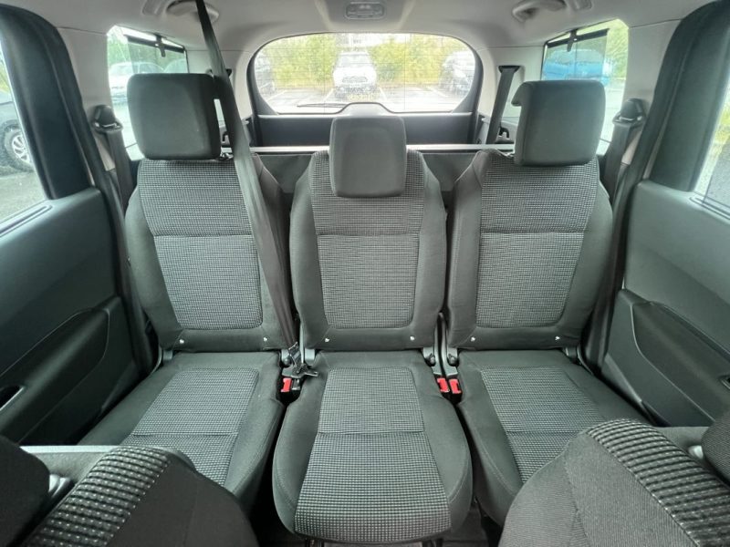 PEUGEOT 5008 - 1 2011