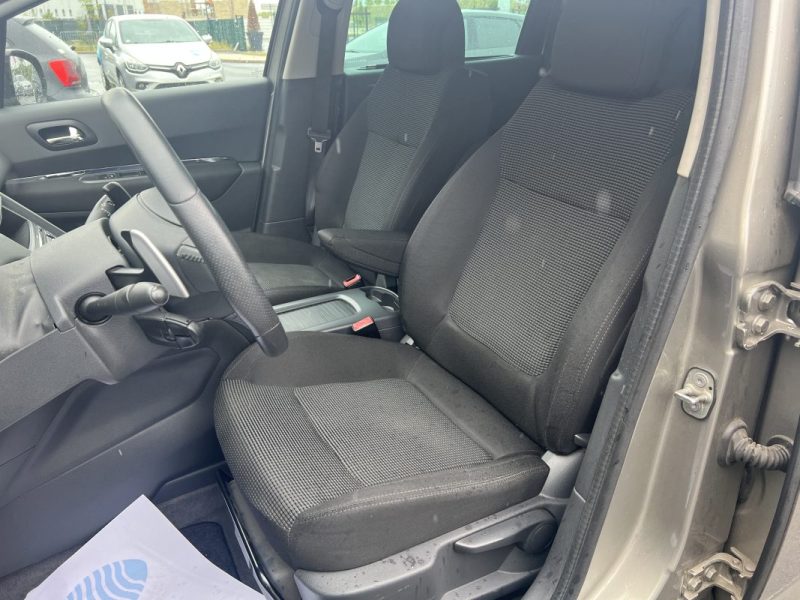 PEUGEOT 5008 - 1 2011