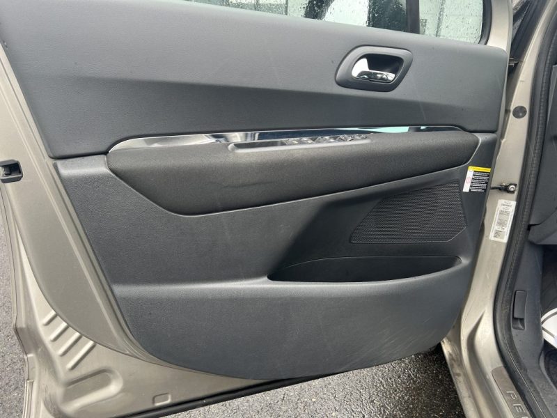 PEUGEOT 5008 - 1 2011