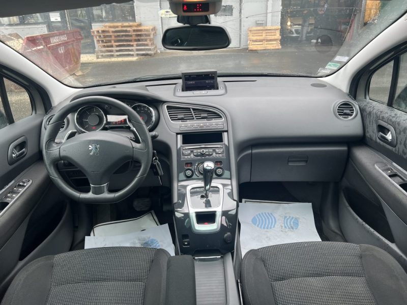 PEUGEOT 5008 - 1 2011