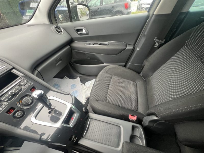 PEUGEOT 5008 - 1 2011