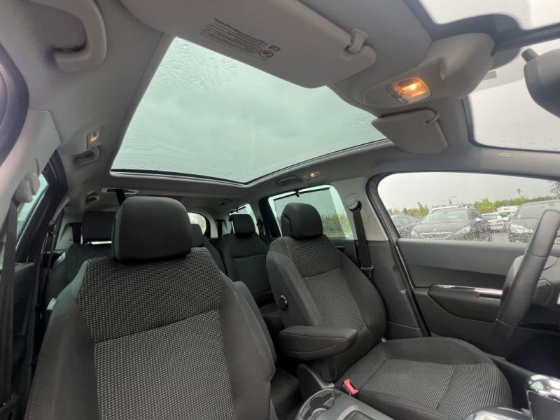 PEUGEOT 5008 - 1 2011