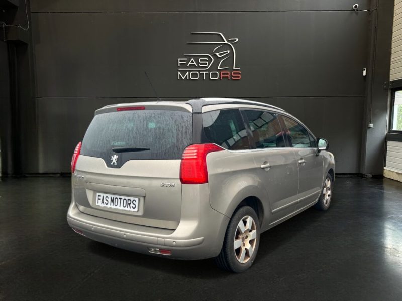 PEUGEOT 5008 - 1 2011