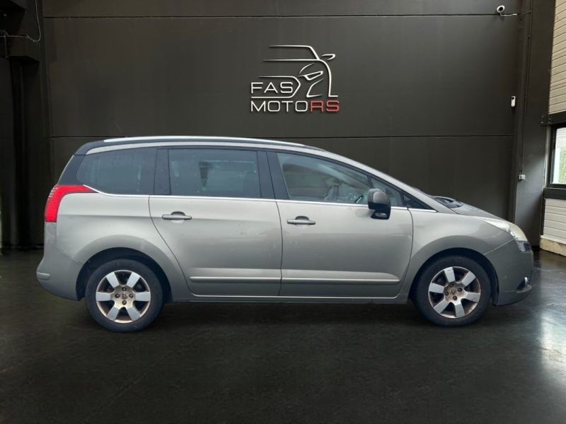 PEUGEOT 5008 - 1 2011