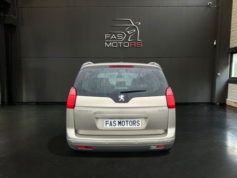 PEUGEOT 5008 - 1 2011