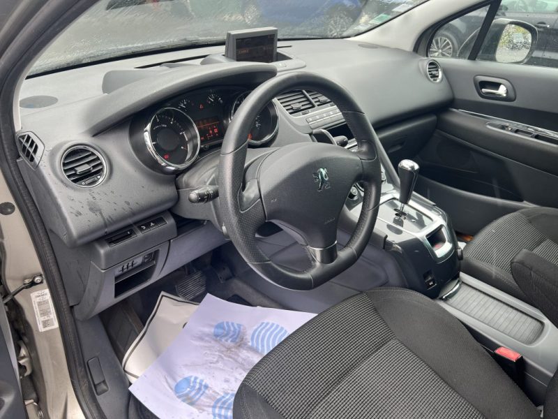 PEUGEOT 5008 - 1 2011
