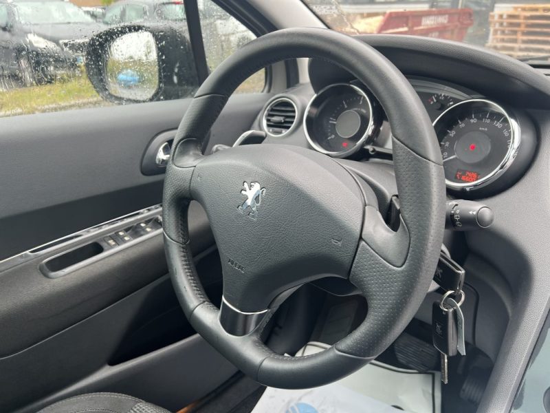 PEUGEOT 5008 - 1 2011