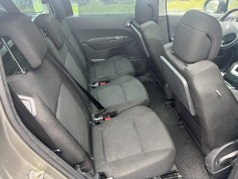 PEUGEOT 5008 - 1 2011