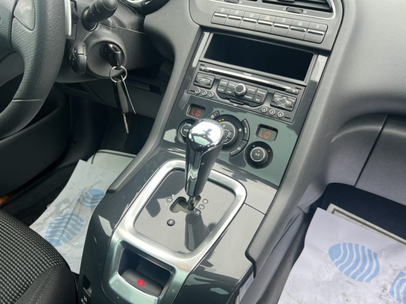 PEUGEOT 5008 - 1 2011