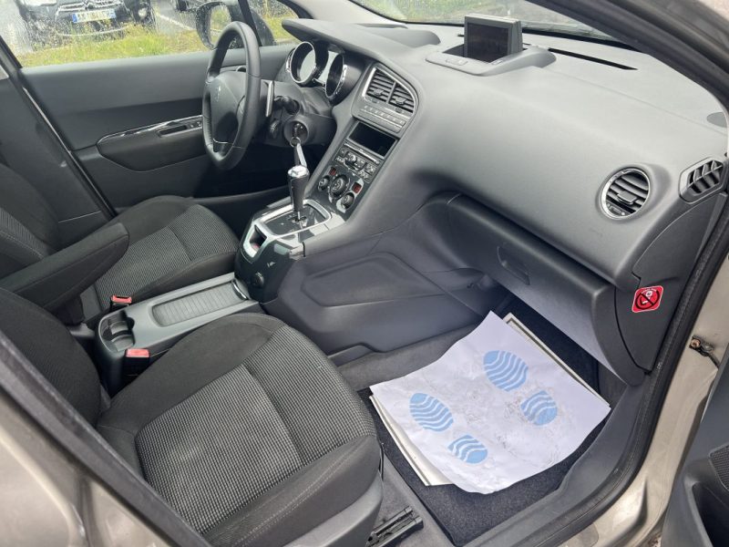 PEUGEOT 5008 - 1 2011