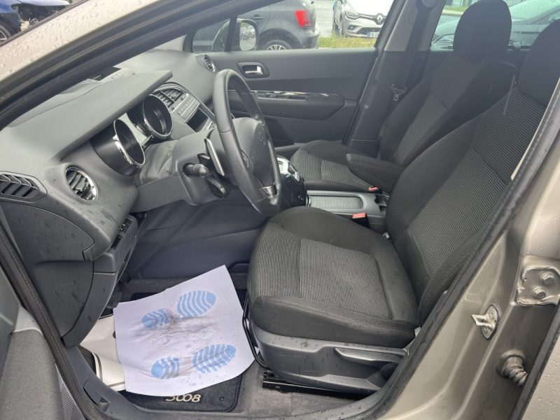 PEUGEOT 5008 - 1 2011