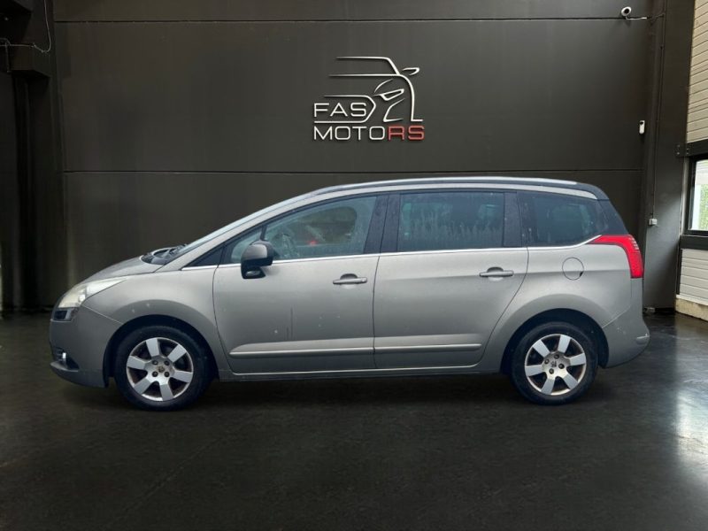 PEUGEOT 5008 - 1 2011
