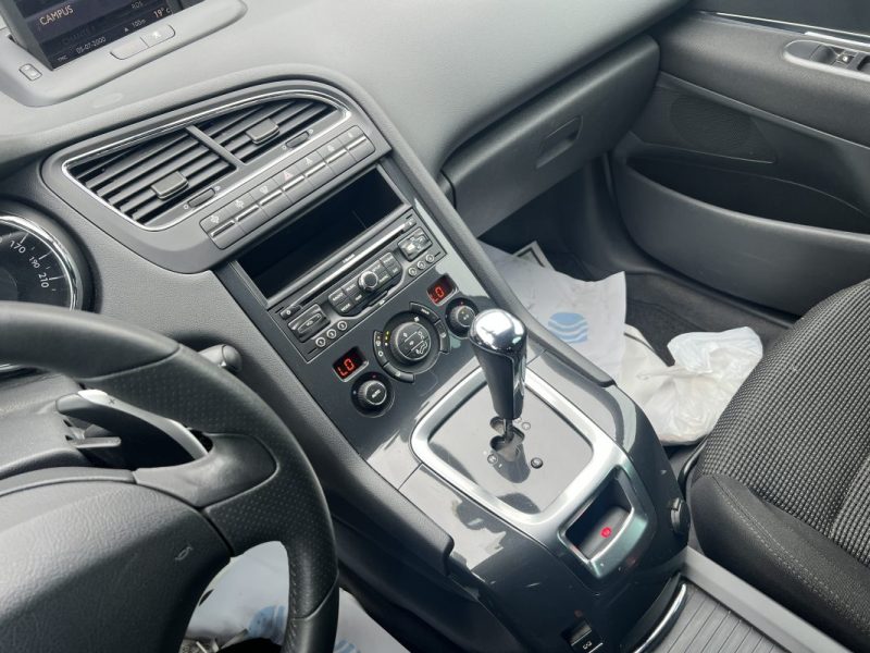 PEUGEOT 5008 - 1 2011