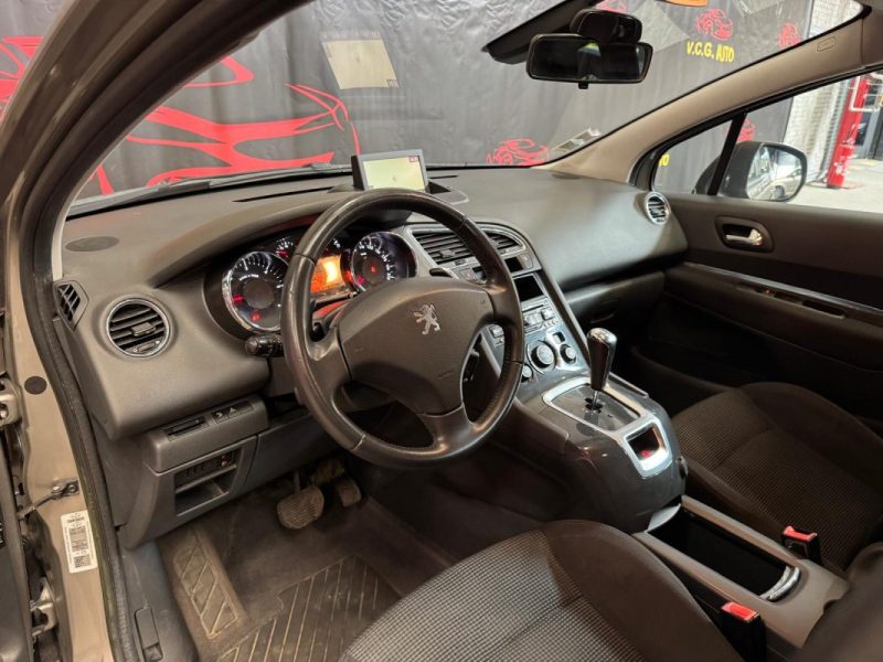 PEUGEOT 5008 1.6 HDi 112 Premium 