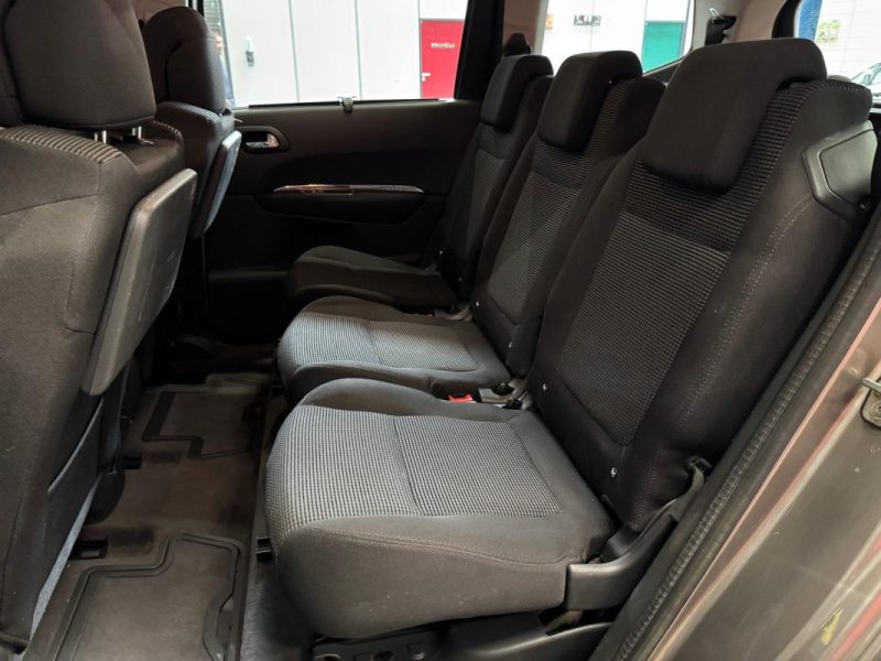 PEUGEOT 5008 1.6 HDi 112 Premium 