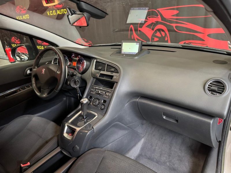 PEUGEOT 5008 1.6 HDi 112 Premium 