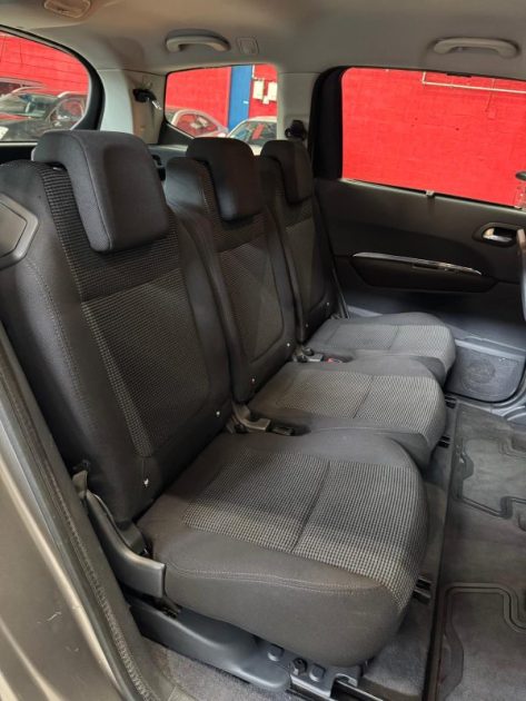 PEUGEOT 5008 1.6 HDi 112 Premium 