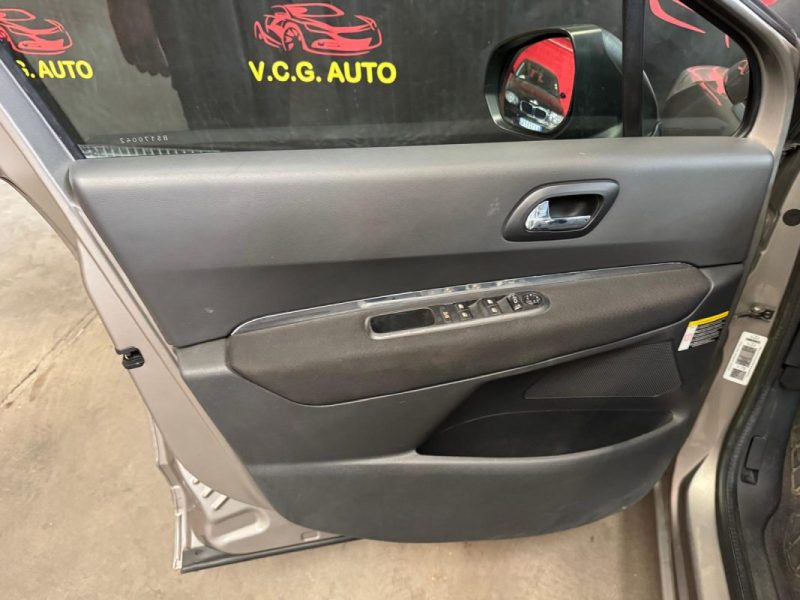 PEUGEOT 5008 1.6 HDi 112 Premium 