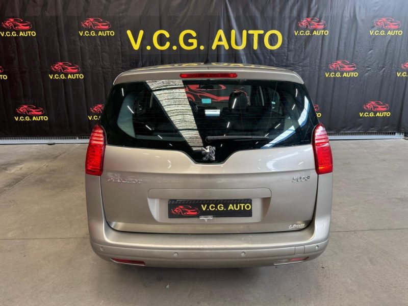 PEUGEOT 5008 1.6 HDi 112 Premium 